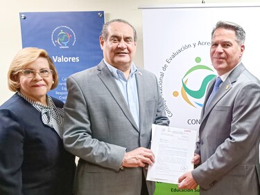 La Universidad del Istmo es reacreditada por 6 años más