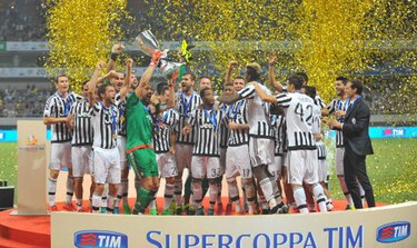 Juventus se lleva la Supercopa de Italia gracias a Mandzukic y Dybala