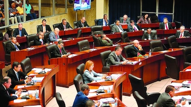 Diputados responden a la advertencia del presidente Varela