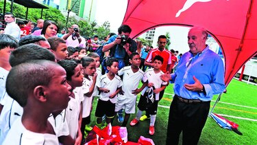 Del bosque comparte con niños panameños