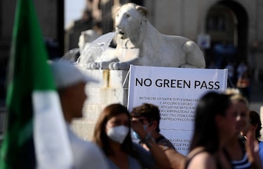 Italia hará obligatorio el pase sanitario para profesores y el transporte público