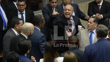 Roces en el pleno por las reformas: Adames reclama a Ávila, y Cano pide reconocer el matrimonio hombre-mujer