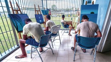 Los reclusos que pintan para el papa