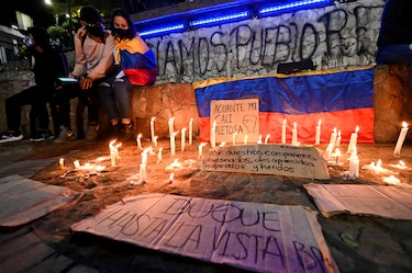 Al menos 19 muertos y 800 heridos en cinco días de disturbios en Colombia