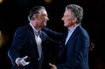 Macri y Fernández cierran campañas electorales en Argentina