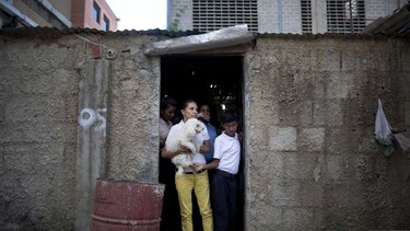 Lo queman vivo por robar cinco dólares en Venezuela