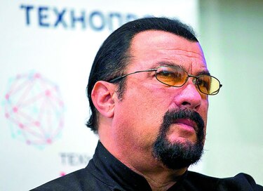 Steven Seagal, también señalado por acoso