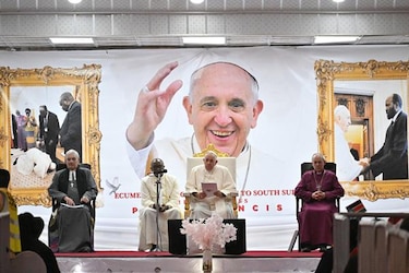 El papa Francisco se reúne con desplazados de Sudán del Sur y pide el fin de violencia