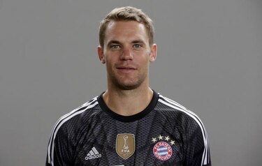 El campeón del mundo Manuel Neuer, elegido futbolista alemán del año