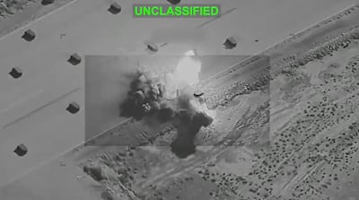 Estados Unidos lanza ataques contra Irán por tercera noche, afirma el Comando Central