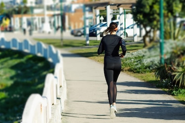 Caminata en la cinta costera busca fomentar hábitos saludables y prevenir la obesidad