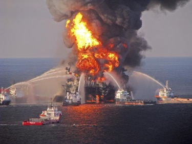 Derrame de petróleo en Escocia sigue sin control