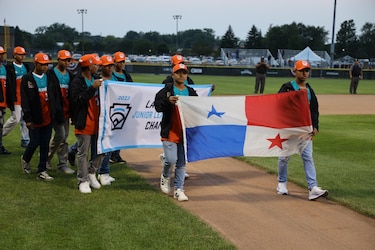 Antón derrota a Australia y se mantiene con vida en Taylor, Michigan