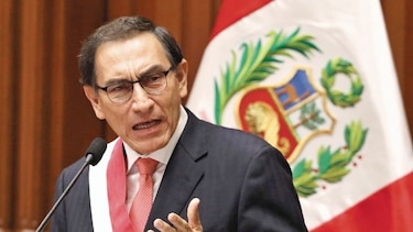 Martín Vizcarra amenaza con disolver el Congreso