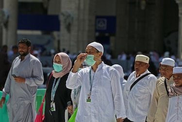 Epidemia de coronavirus desacelera en China, pero impone medidas drásticas en otros países