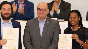 Tribunal Electoral entrega credenciales a diputados electos en el 8-7