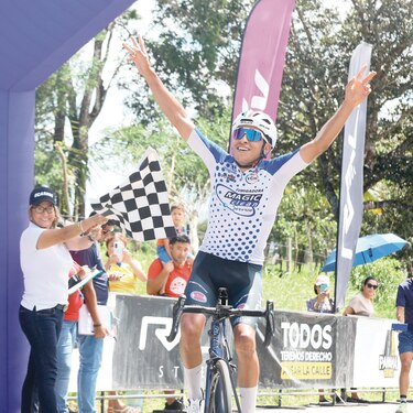 El colombiano Alba dominó las alturas