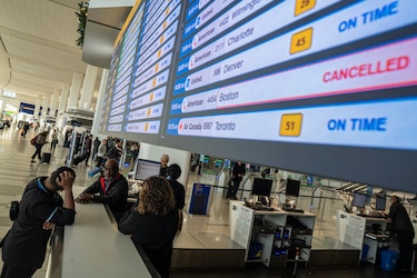 Trump amenaza con enviar agentes de migración para controlar la seguridad en los aeropuertos