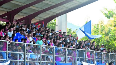 La fiesta está en el interior