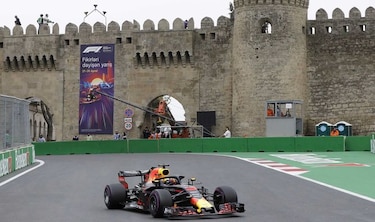 Ricciardo lidera los segundos ensayos libres en Azerbaiyán