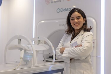 La panameña que aprende en España a tratar el cáncer con mayor precisión