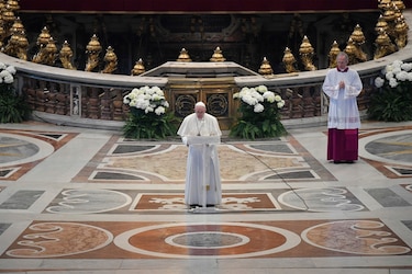 El papa Francisco insta a una tregua mundial y a perdonar la deuda de los países pobres