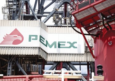 Exdirector de Pemex solicita amparo para evitar juicio