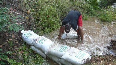 Mida recomienda a productores santeños almacenar agua