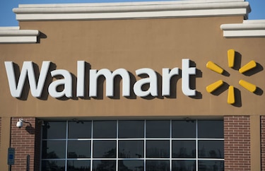 Balean seis camiones de Walmart en carretera de Oklahoma