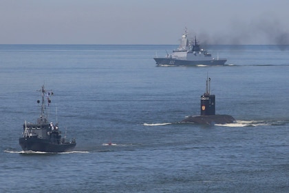 Rusia envía submarino para escoltar el petrolero que Estados Unidos trata de confiscar en Venezuela
