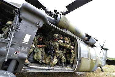 Guerrilleros de las FARC atacan de nuevo; asesinan a policía y hieren a otros cuatro