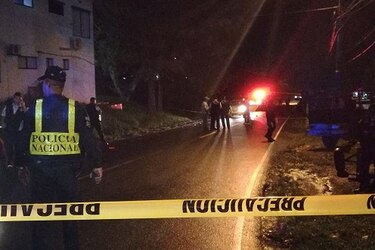 Policía y dos delincuentes mueren tras robo en estación de combustible