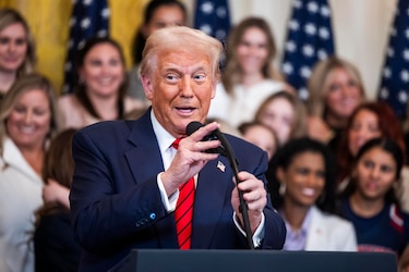 Demandan en Nueva York a Trump por negar ciudadanía a hijos de indocumentados
