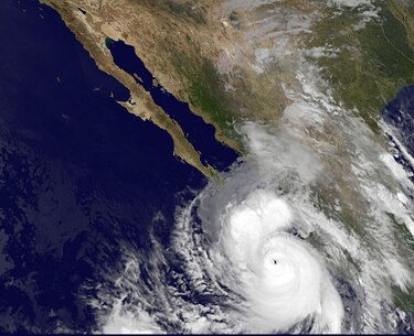Alerta máxima en Baja California por huracán Odile