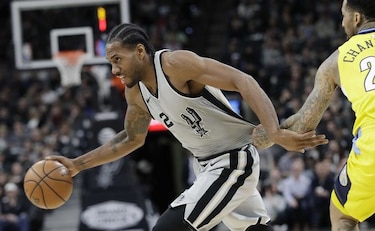 Spurs doblegan a Nuggets por paliza