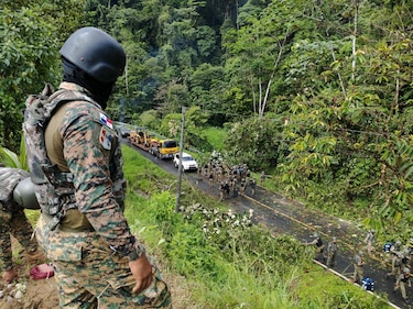 Bloqueos persisten en Bocas del Toro pese a despliegue de Operación Omega