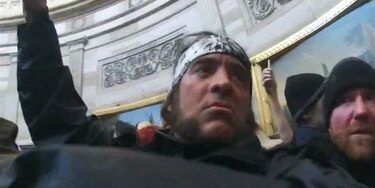 Uno de los atacantes del Capitolio de Estados Unidos es acusado tras alardear en aplicación de citas
