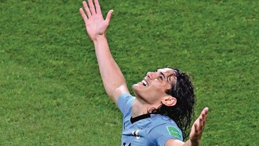 Cavani necesitaría un milagro para jugar contra Francia