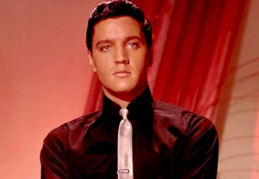 Fanáticos de Elvis Presley realizan vigilia para honrar al cantante