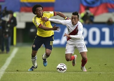 Perú clasifica y Colombia espera