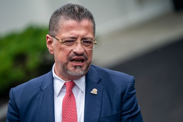 El presidente de Costa Rica sale con éxito de una operación de próstata
