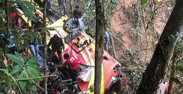 Doce muertos deja el séptimo accidente de autobús en 37 días en Ecuador