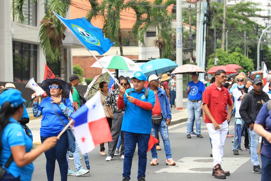Tras 43 días de huelga, docentes buscan diálogo con la Asamblea Nacional