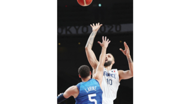 Francia baja de las nubes a Estados Unidos en baloncesto