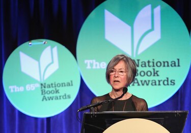 La poeta estadounidense Louise Gluck gana el Premio Nobel de Literatura