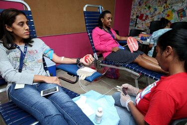 Colaboradores de Corporación La Prensa donan su sangre