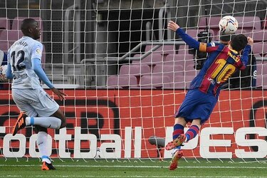 Messi alcanza a Pelé como el futbolista con más goles en un club