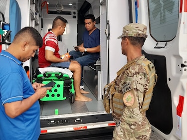 El Senan rescata a ocho personas tras naufragio en Punta Mala, Los Santos