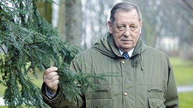 Desconocidos derriban 33 árboles en la finca del ministro del Ambiente por aprobar ley de tala masiva: Polonia