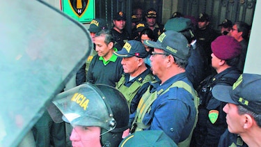 Trasladan a Humala y a su esposa a sitios de reclusión